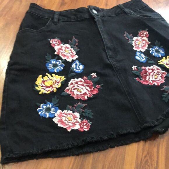 Tezenis Black floral embroidered denim Mini skirt size M - Picture 6 of 6